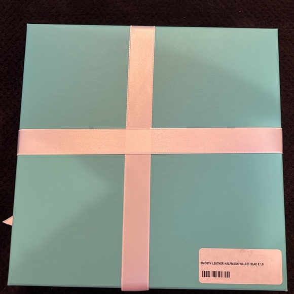 Authentic Brand New Tiffany and Company Smooth Leather Half Moon wristlet - Picture 4 of 5